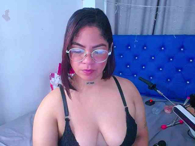horny-cougar webcam