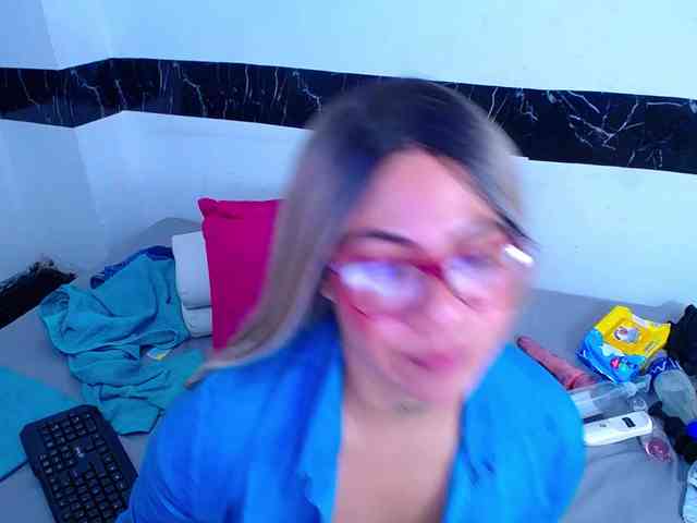 horny-cougar webcam