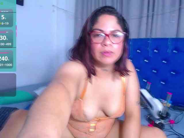 horny-cougar webcam