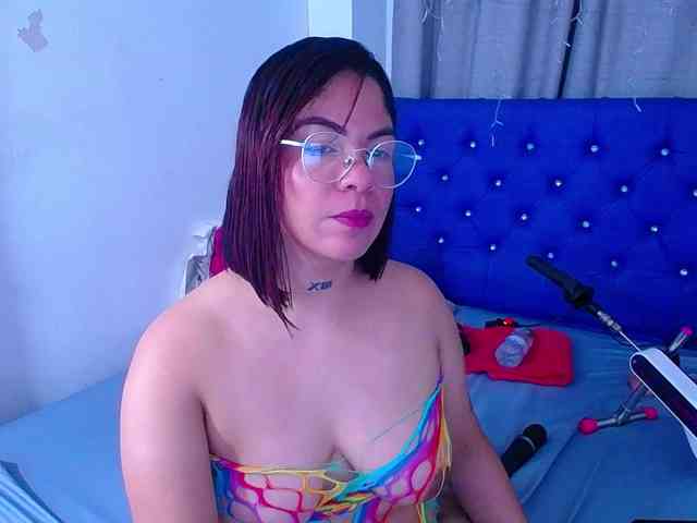 horny-cougar webcam