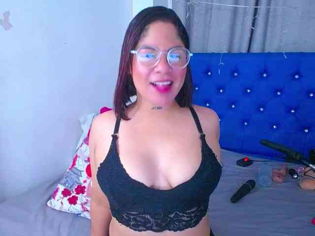 horny-cougar webcam