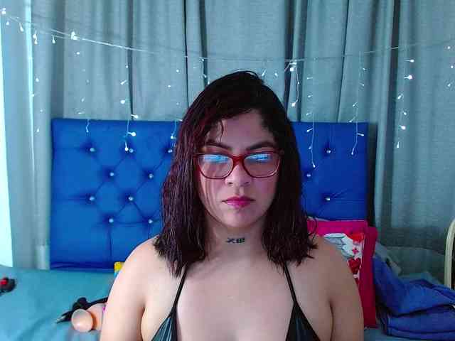 horny-cougar webcam