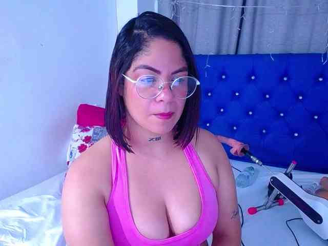horny-cougar webcam