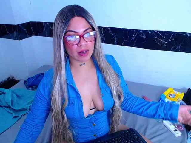 horny-cougar webcam