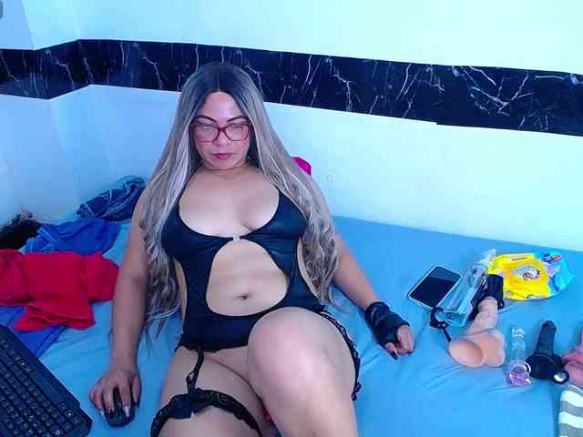 horny-cougar webcam
