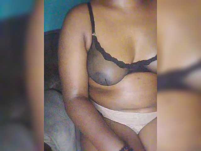 le modèle chibaby1 est en webcam porno dans un show sur le site bongacams, il possède les tags suivants: Ebony,Brunette,Trimmed