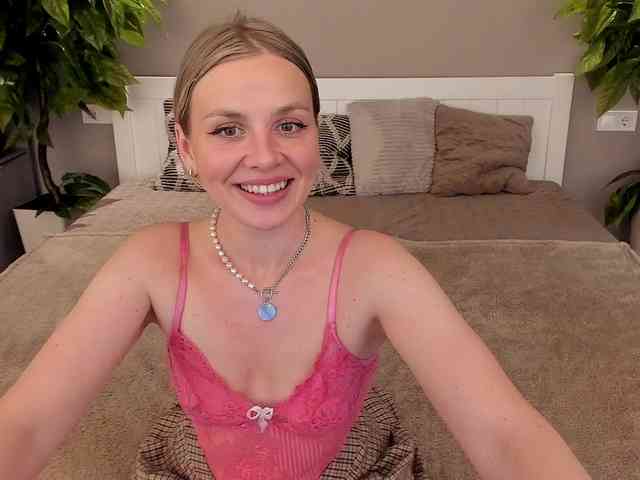 WealthyMuse webcam