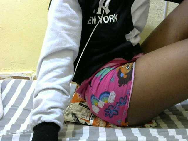 Sweetbarbie8 webcam bongacams model stream image