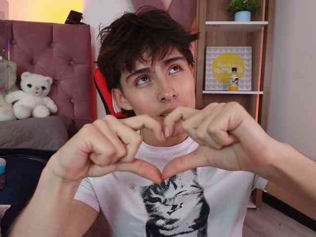 PepperTwink Live Webcam on BongaCams