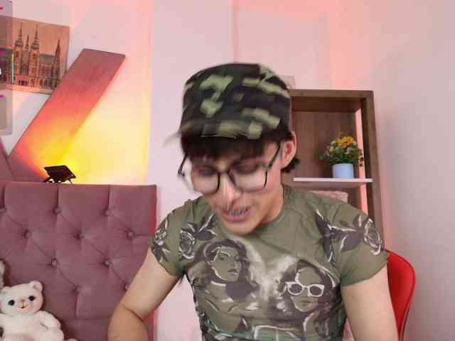 PepperTwink Live Webcam on BongaCams