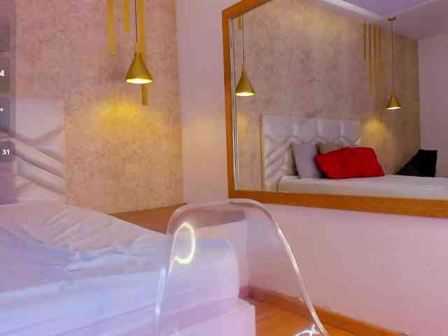 KRISTINCHERRY webcam