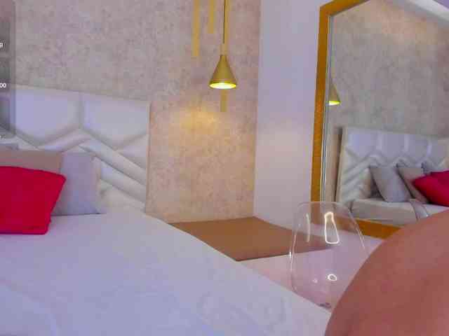 KRISTINCHERRY webcam