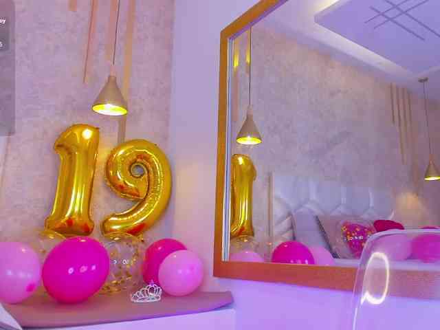 KRISTINCHERRY webcam