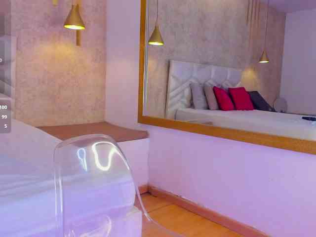 KRISTINCHERRY webcam