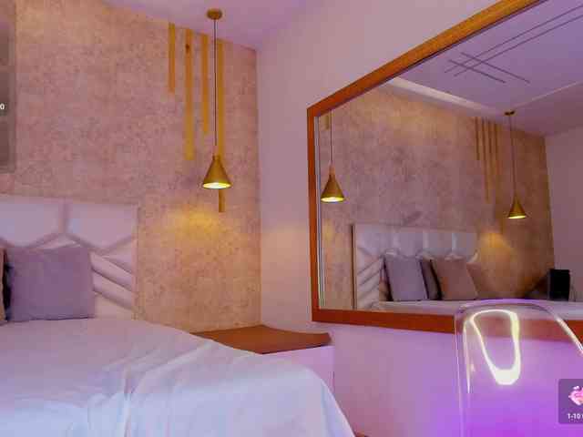 KRISTINCHERRY webcam