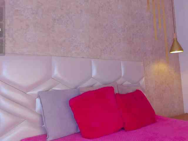 KRISTINCHERRY webcam