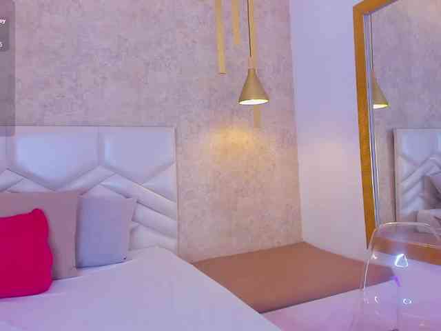 KRISTINCHERRY webcam