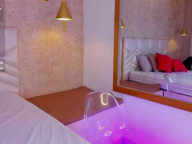 KRISTINCHERRY webcam