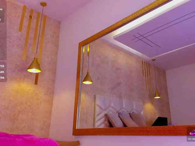 KRISTINCHERRY webcam