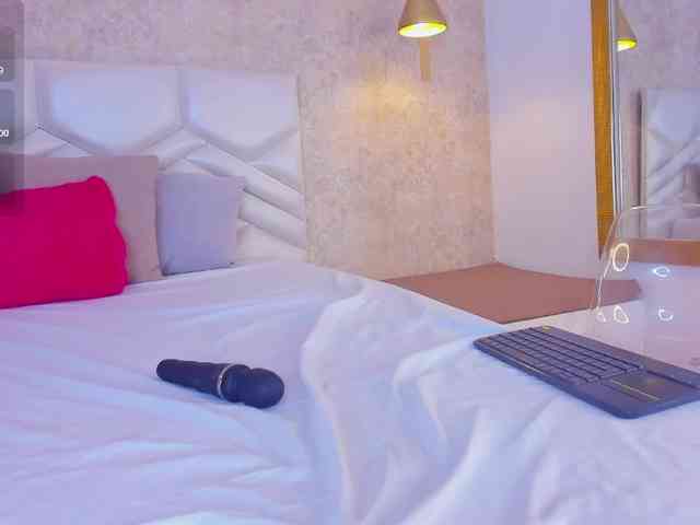 KRISTINCHERRY webcam