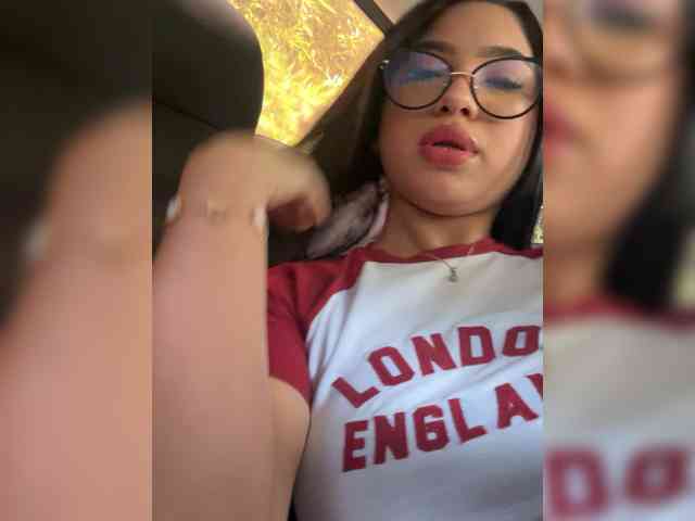 KRISTINCHERRY webcam