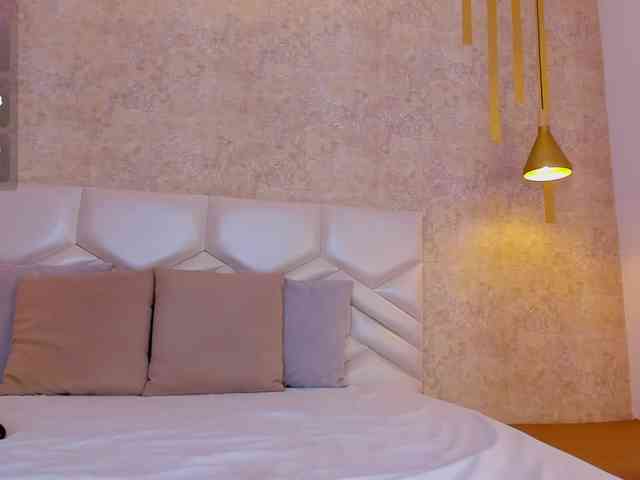 KRISTINCHERRY webcam