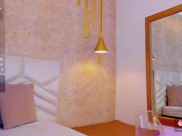 KRISTINCHERRY webcam