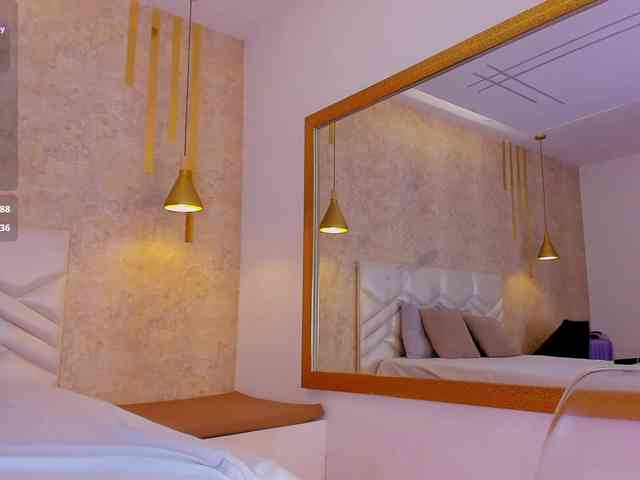 KRISTINCHERRY webcam