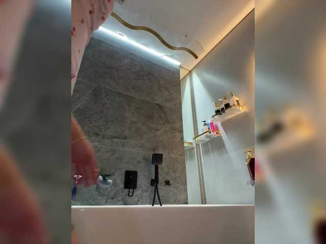 Adel9's BongaCams show and profile