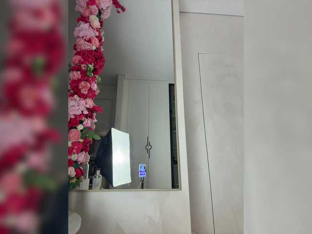 Adel9's BongaCams show and profile