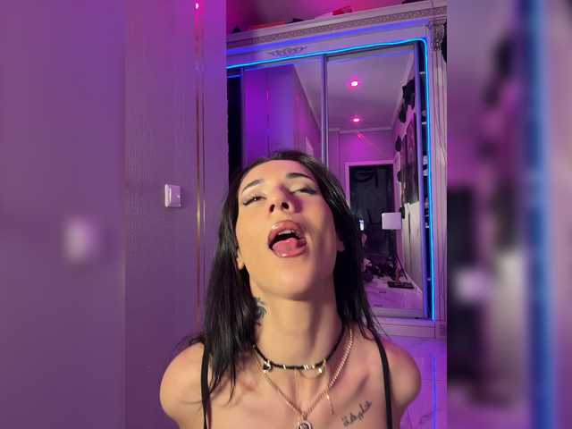 Adel9's BongaCams show and profile