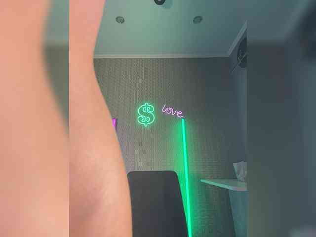 Adel9's webcam live show