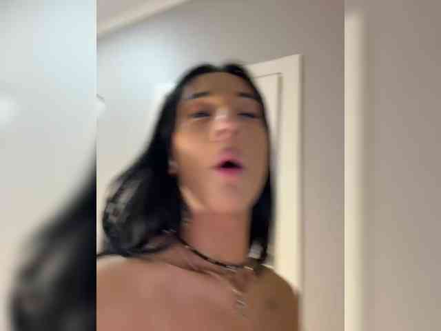 Adel9's webcam live show