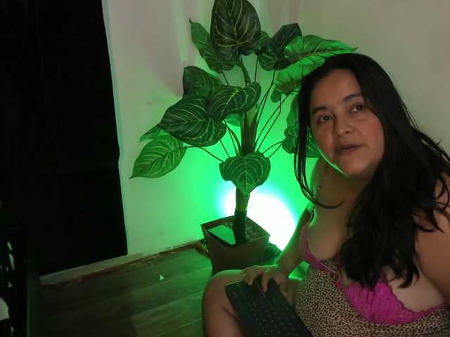 Milfandrea's BongaCams show and profile