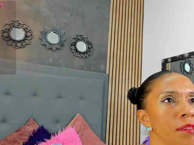 Sharoonfoxx Live Webcam on BongaCams