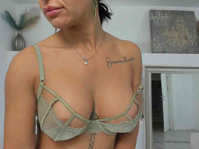 VickyIvy webcam
