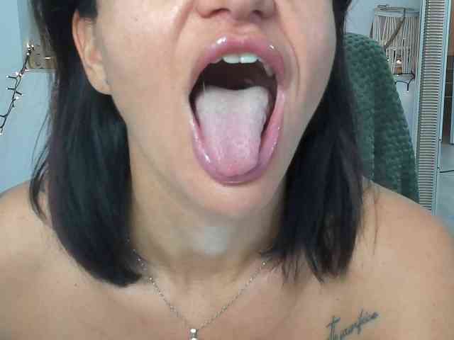 VickyIvy webcam