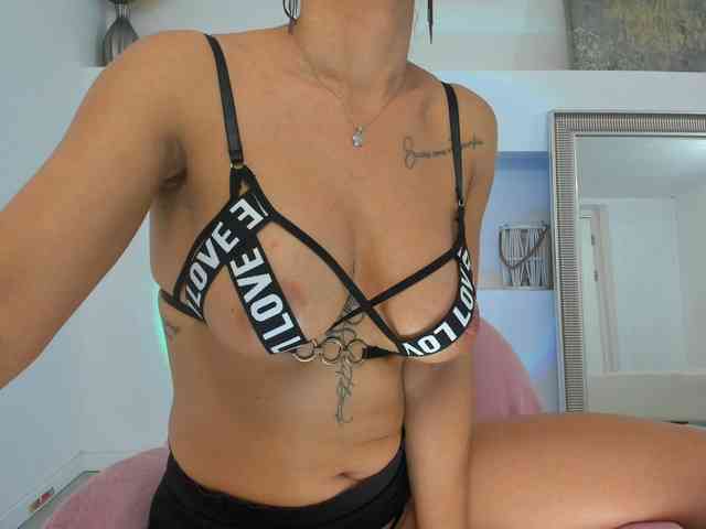 VickyIvy webcam