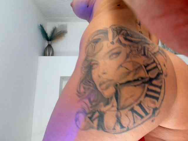 VickyIvy webcam