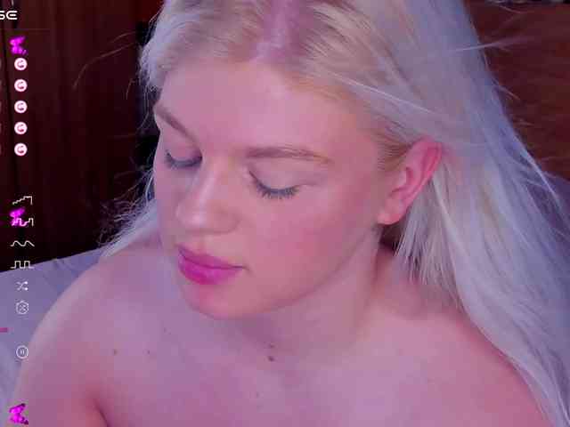 JosephineBlairs webcam