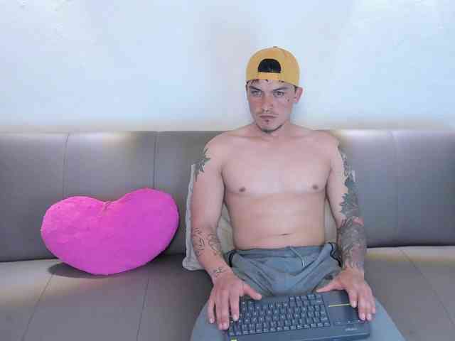 tommyandgrace webcam