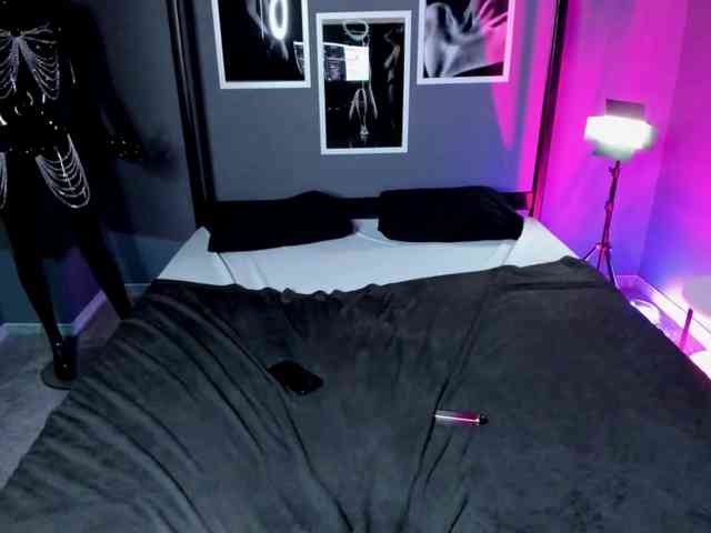 AngelaRoy webcam
