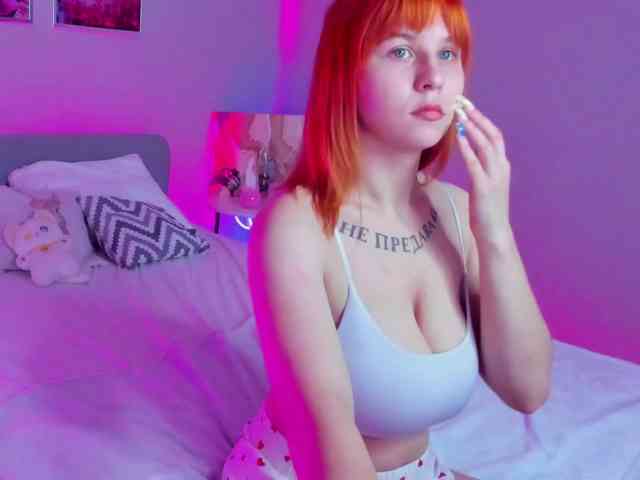 AngelaRoy webcam