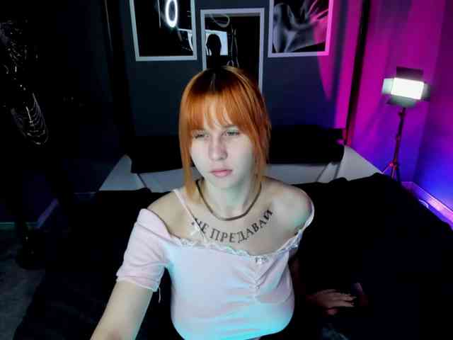 AngelaRoy webcam