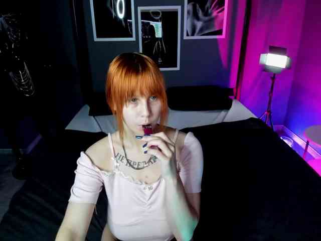 AngelaRoy webcam