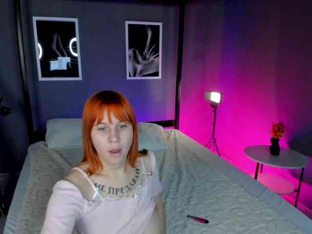 AngelaRoy webcam