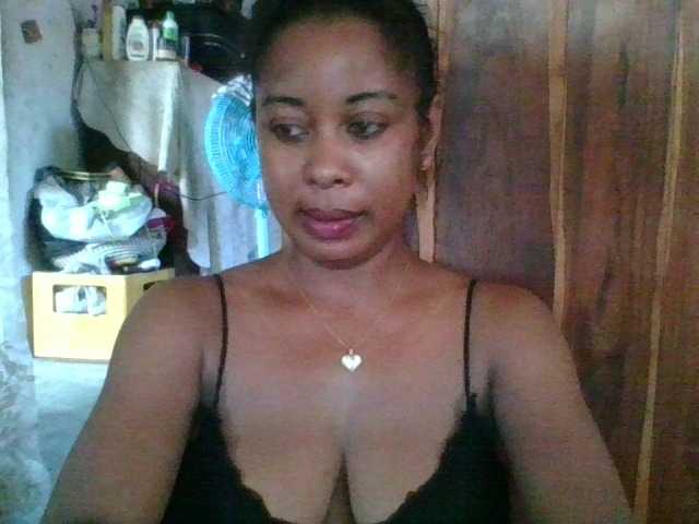 FredahSannie's BongaCams show and profile