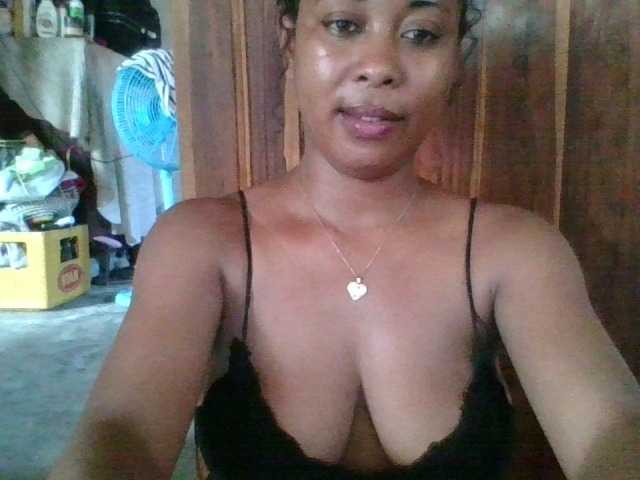 FredahSannie's BongaCams show and profile