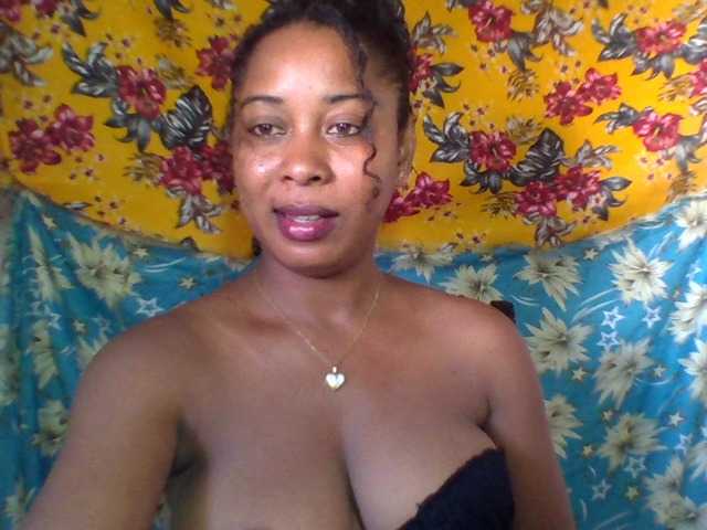 FredahSannie's BongaCams show and profile