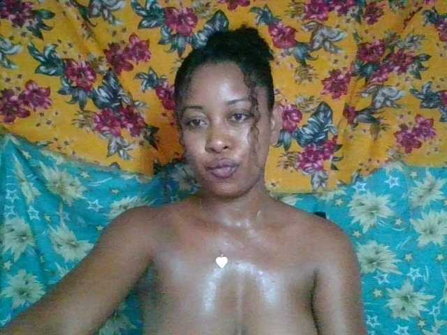 FredahSannie's BongaCams show and profile